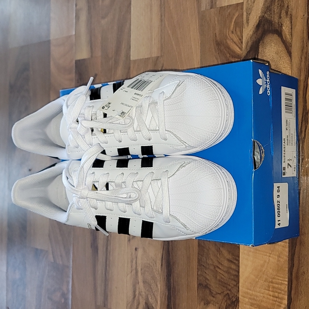 Superstar ADIDAS size 7.5 men's, fits 8.5 women's